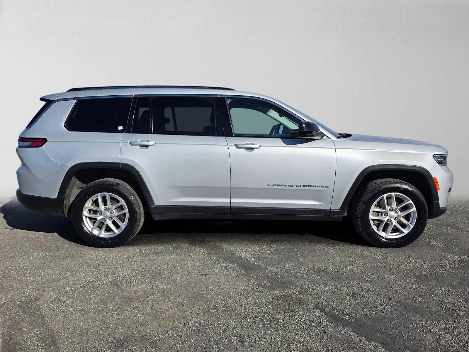 2022 Jeep Grand Cherokee L Laredo 4x4