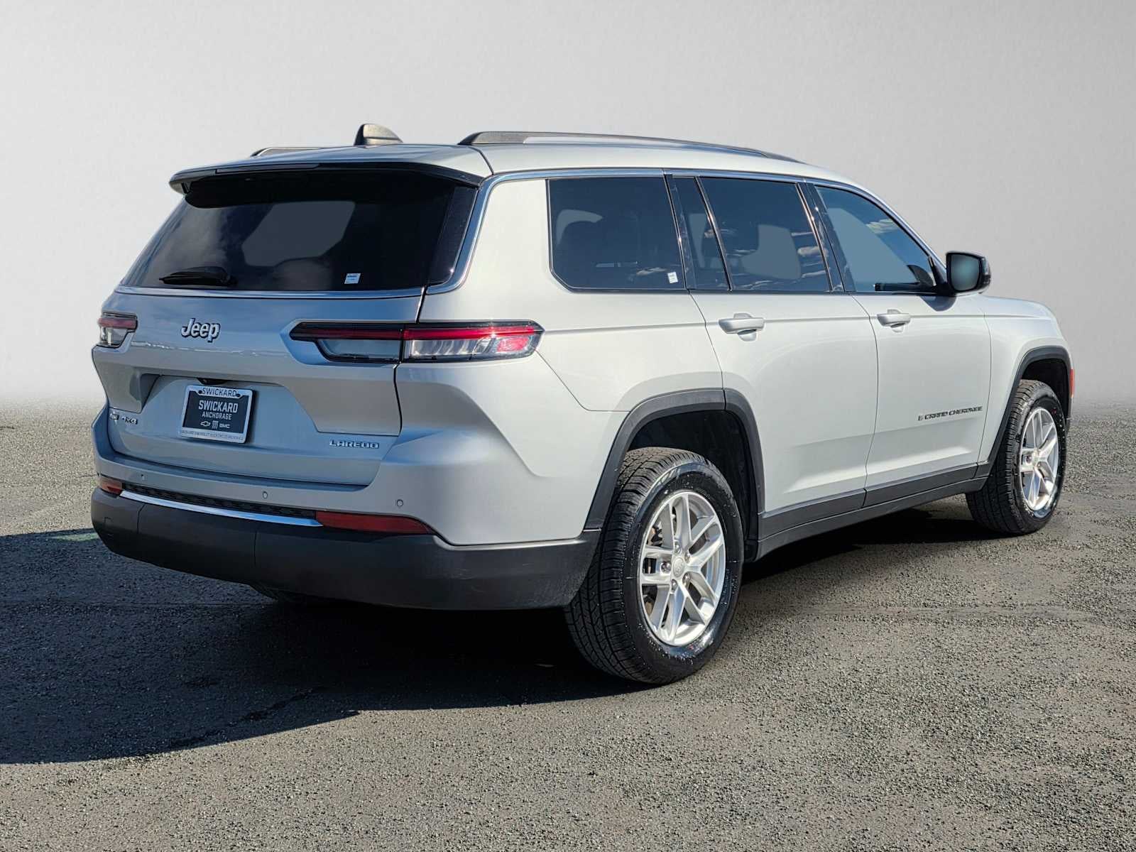 2022 Jeep Grand Cherokee L Laredo 4x4