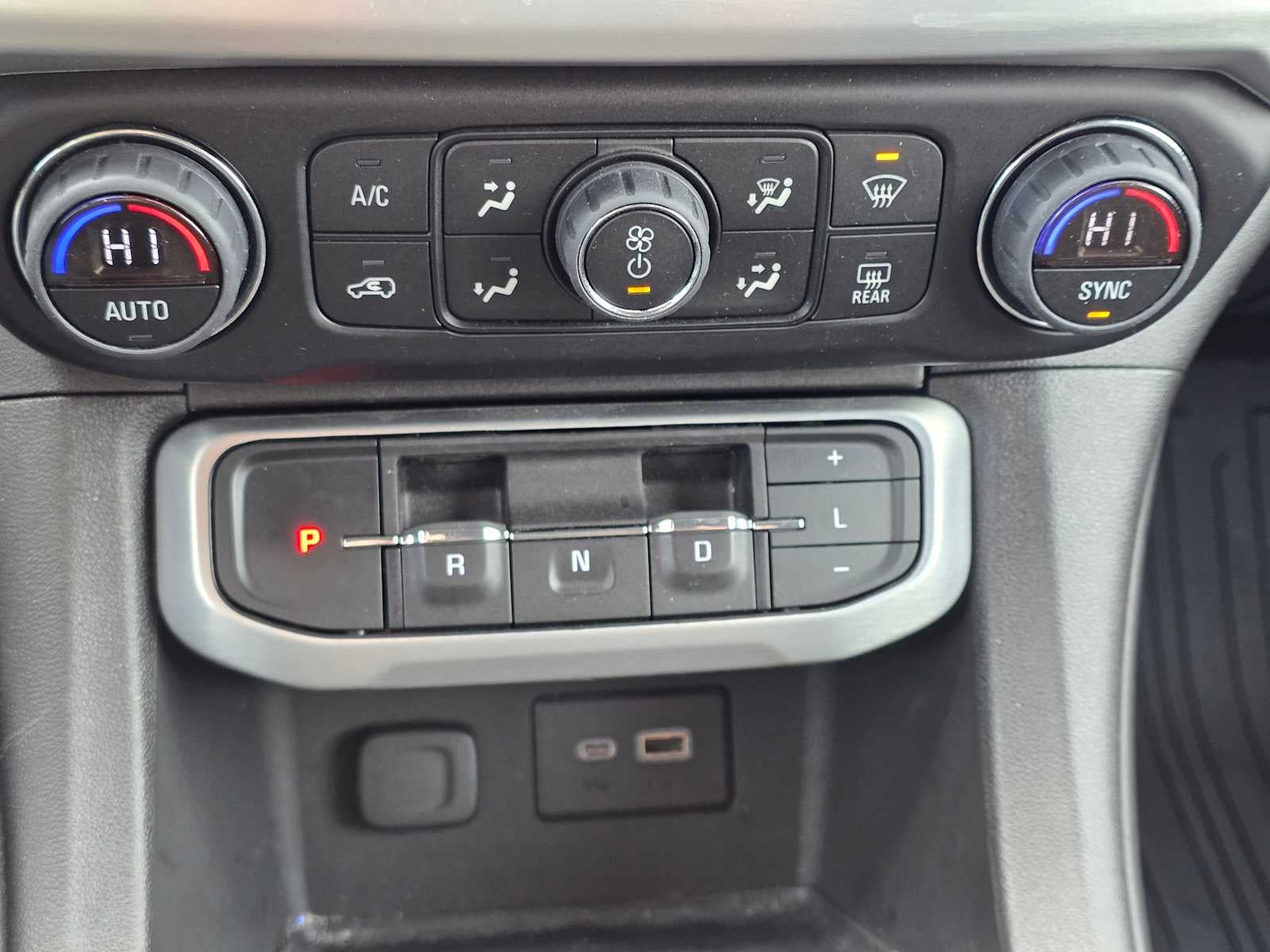 2022 GMC Acadia SLE