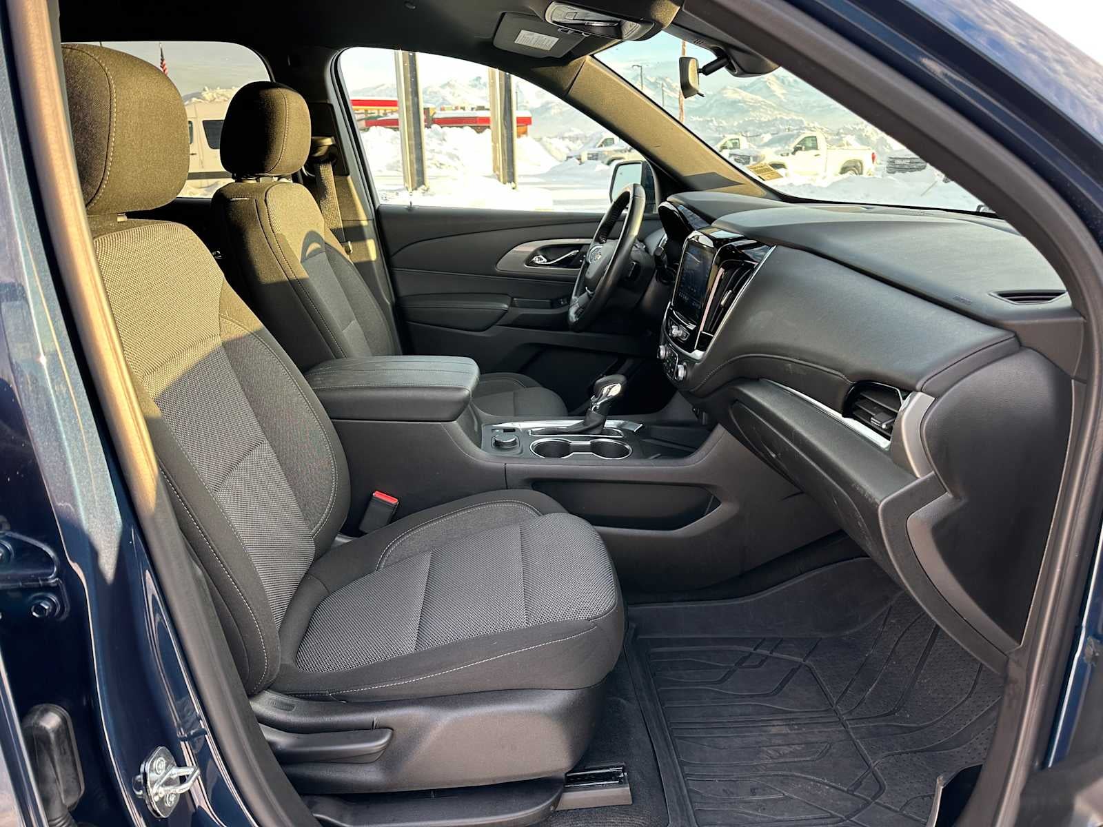 2022 Chevrolet Traverse LT Cloth