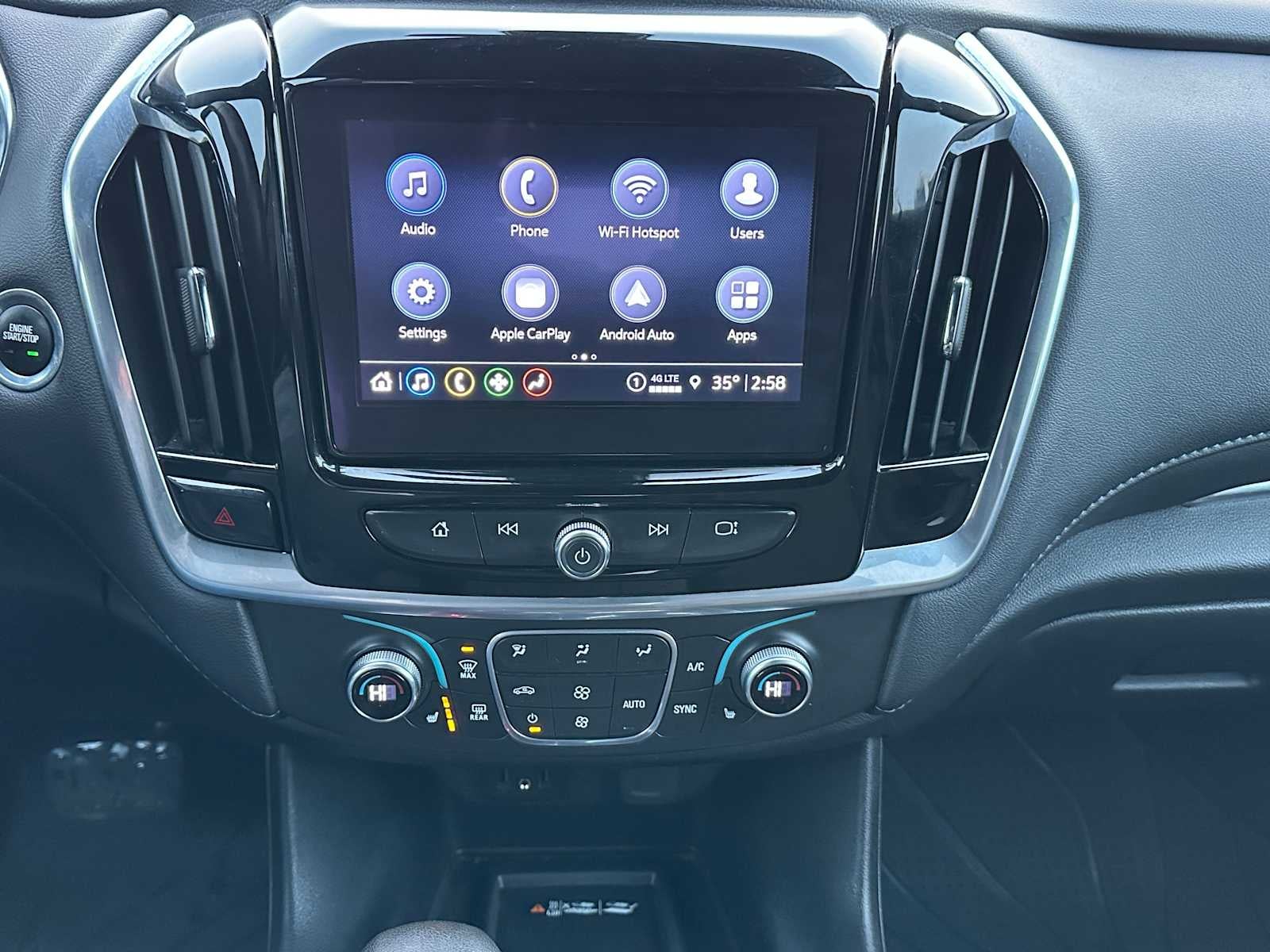 2022 Chevrolet Traverse LT Cloth