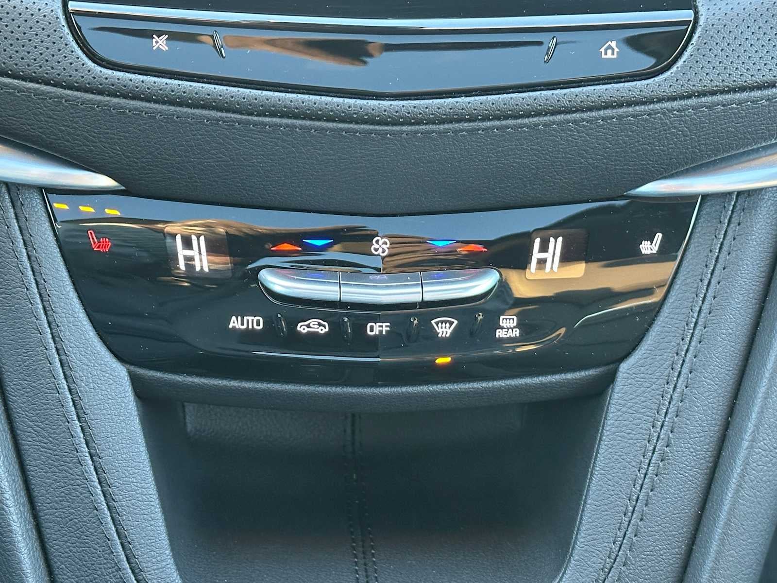 2025 Cadillac XT6 Luxury