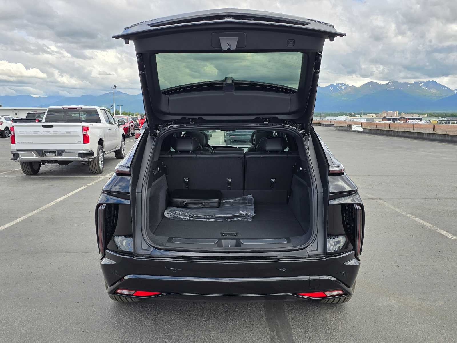 2024 Cadillac LYRIQ Sport 2