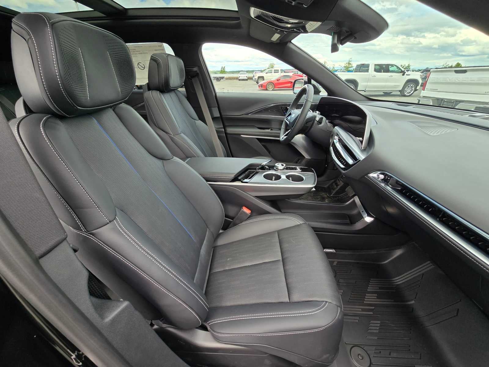 2024 Cadillac LYRIQ Sport 2