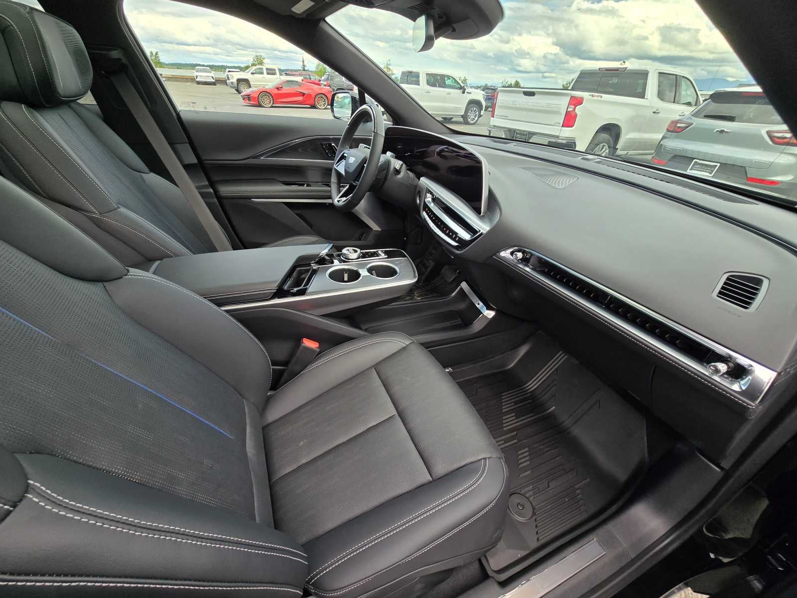 2024 Cadillac LYRIQ Sport 2