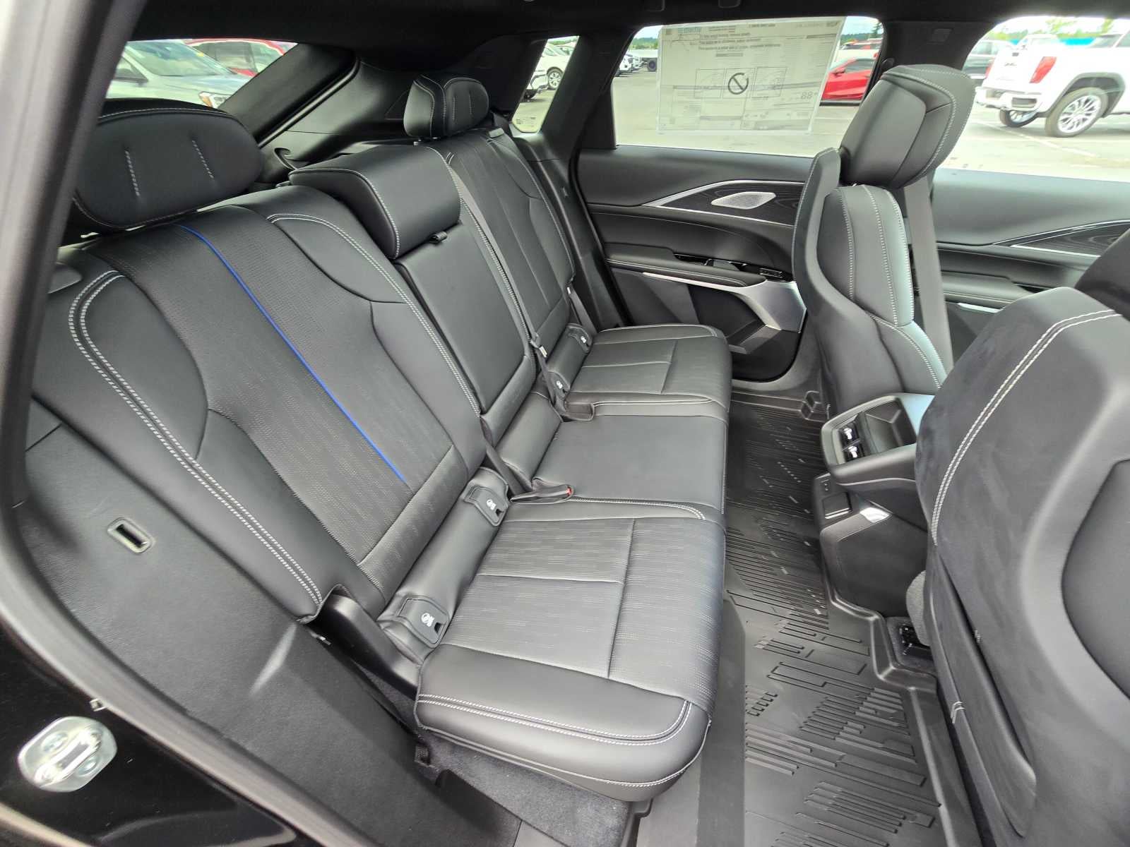 2024 Cadillac LYRIQ Sport 2