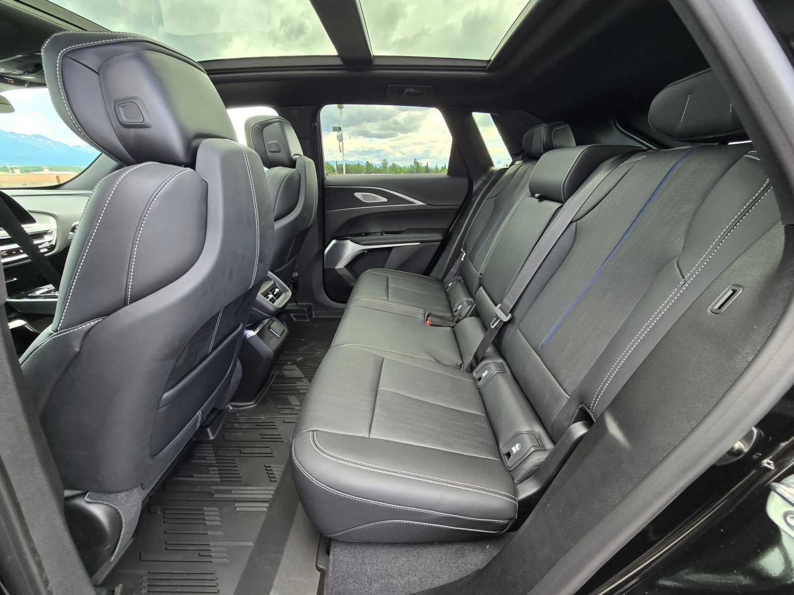 2024 Cadillac LYRIQ Sport 2