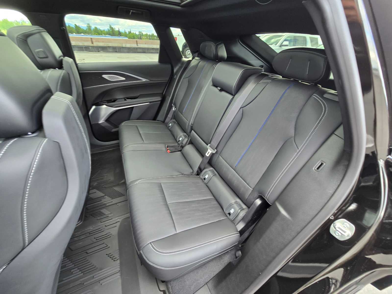 2024 Cadillac LYRIQ Sport 2