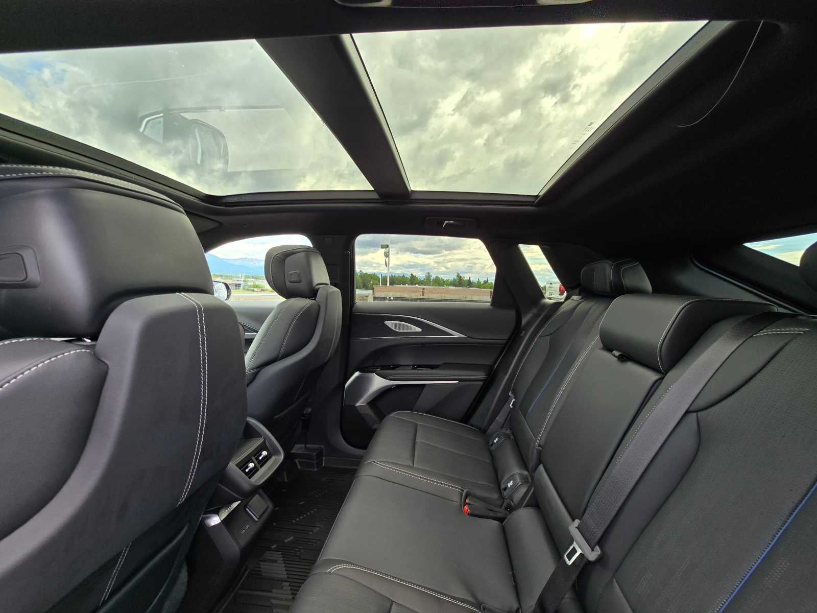 2024 Cadillac LYRIQ Sport 2