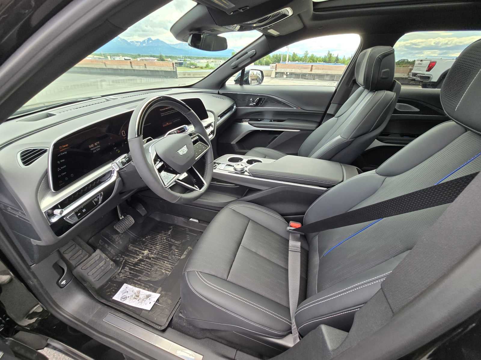 2024 Cadillac LYRIQ Sport 2