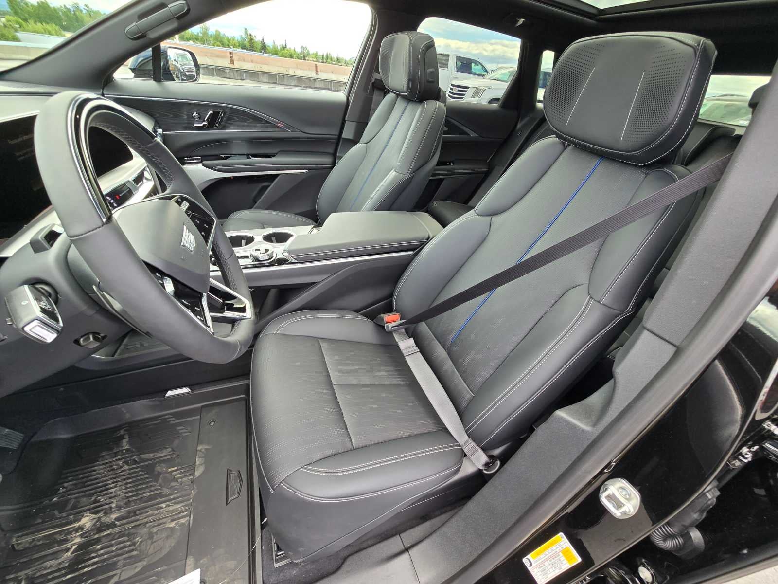 2024 Cadillac LYRIQ Sport 2