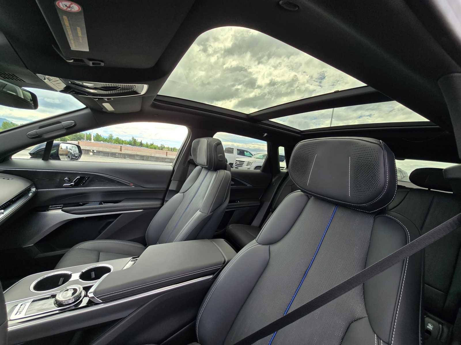 2024 Cadillac LYRIQ Sport 2