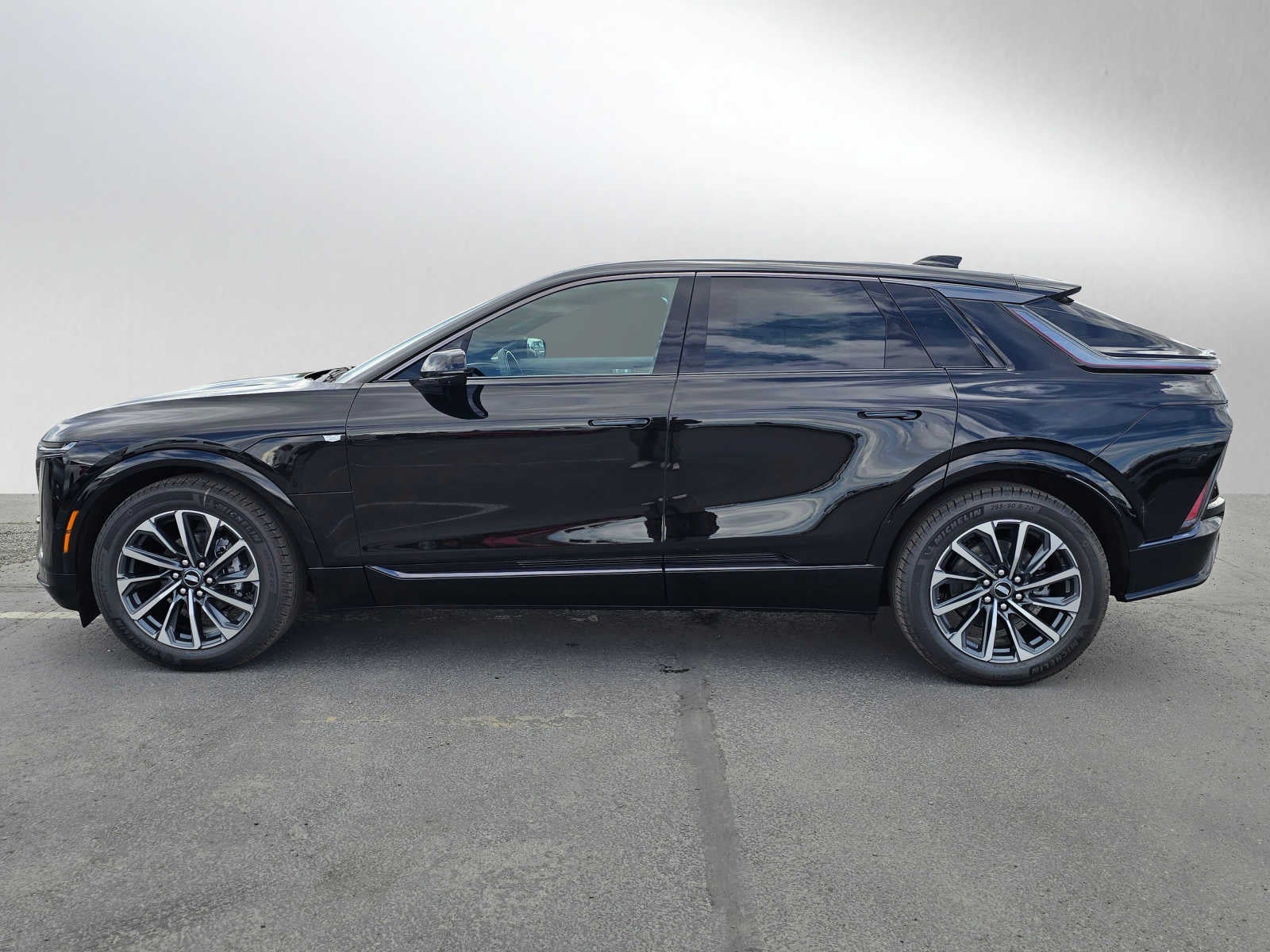 2024 Cadillac LYRIQ Sport 2