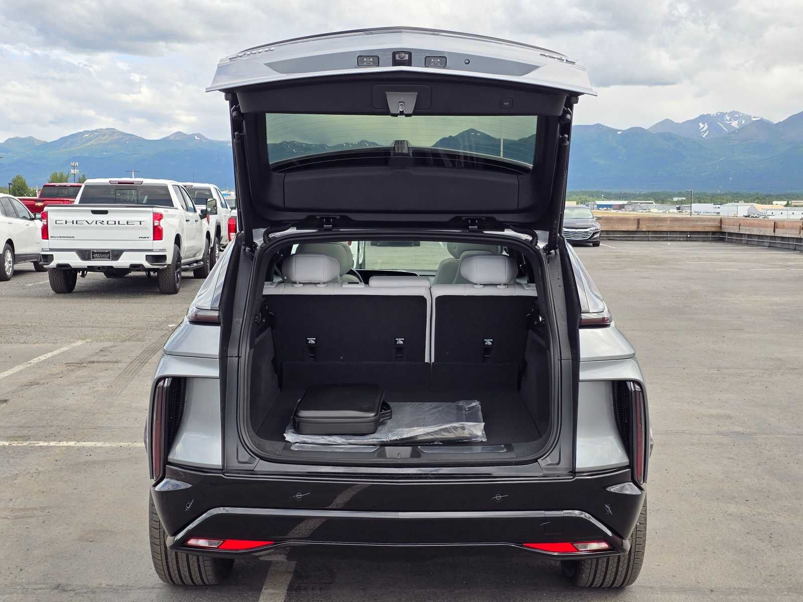 2024 Cadillac LYRIQ Sport 2