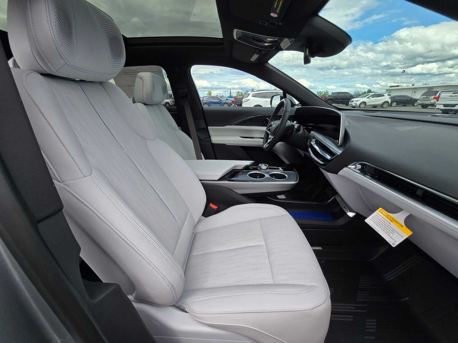 2024 Cadillac LYRIQ Sport 2