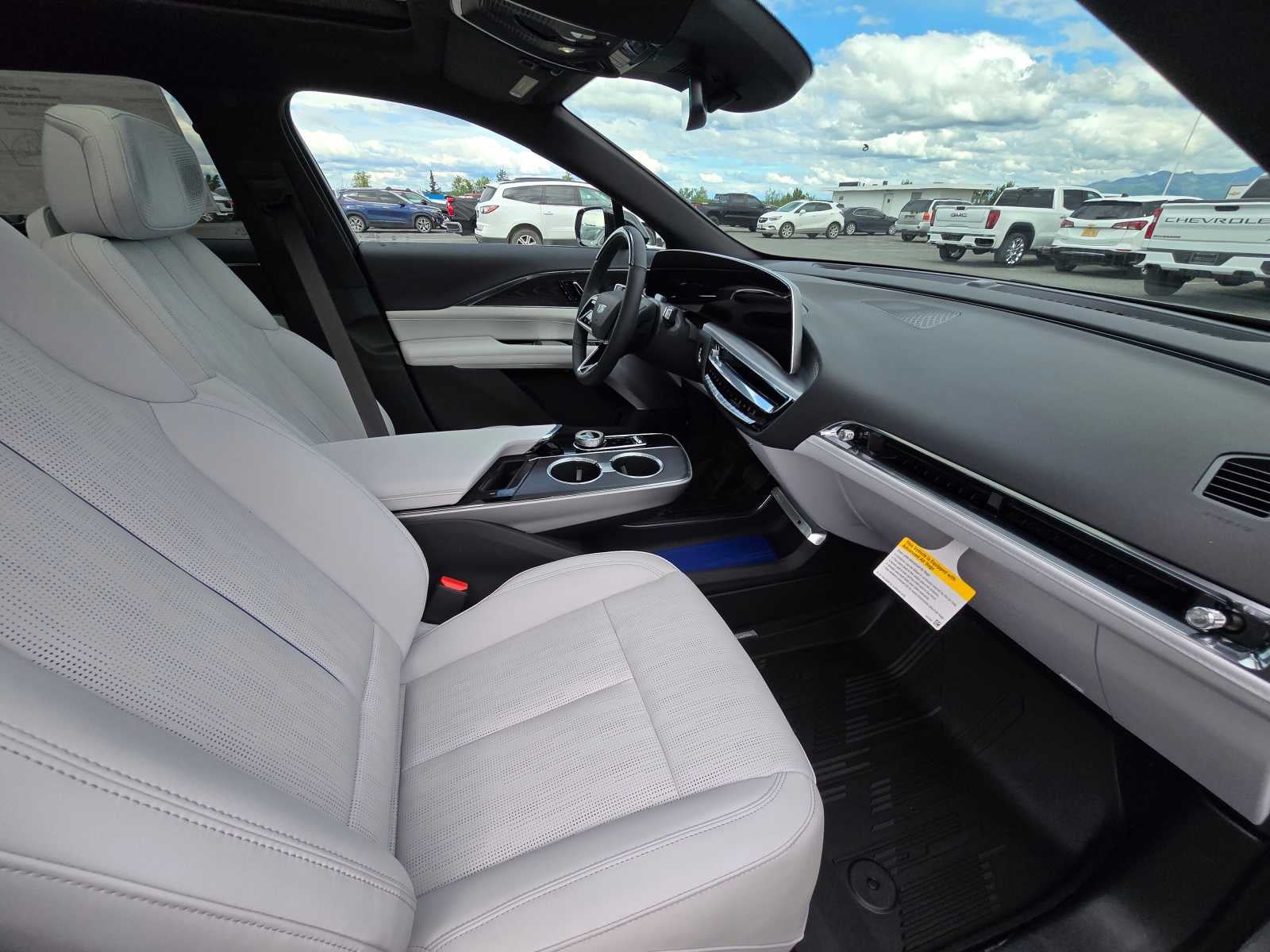 2024 Cadillac LYRIQ Sport 2