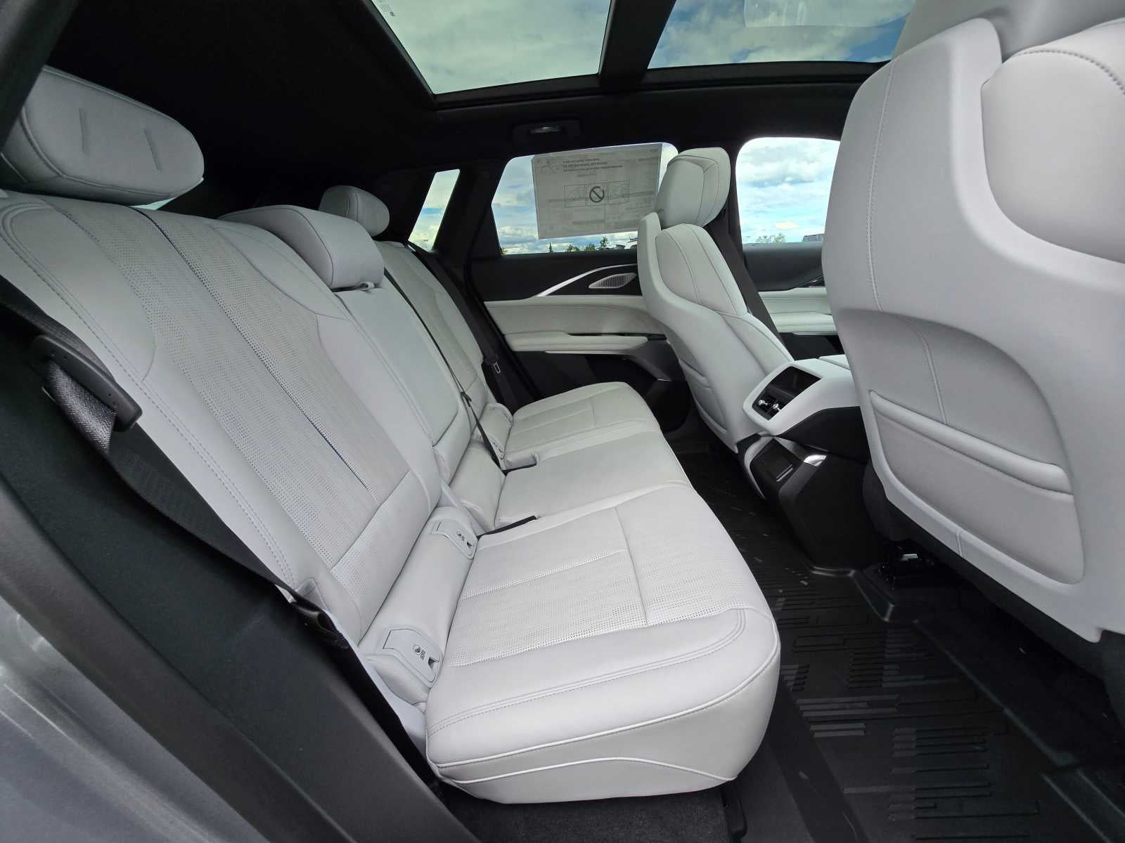 2024 Cadillac LYRIQ Sport 2