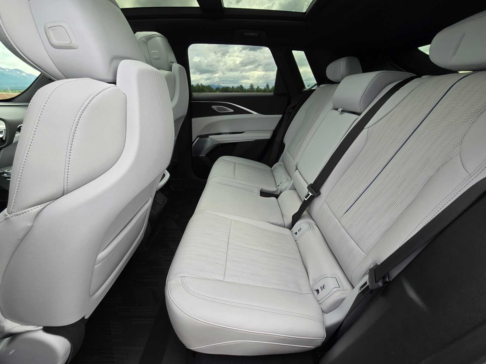 2024 Cadillac LYRIQ Sport 2