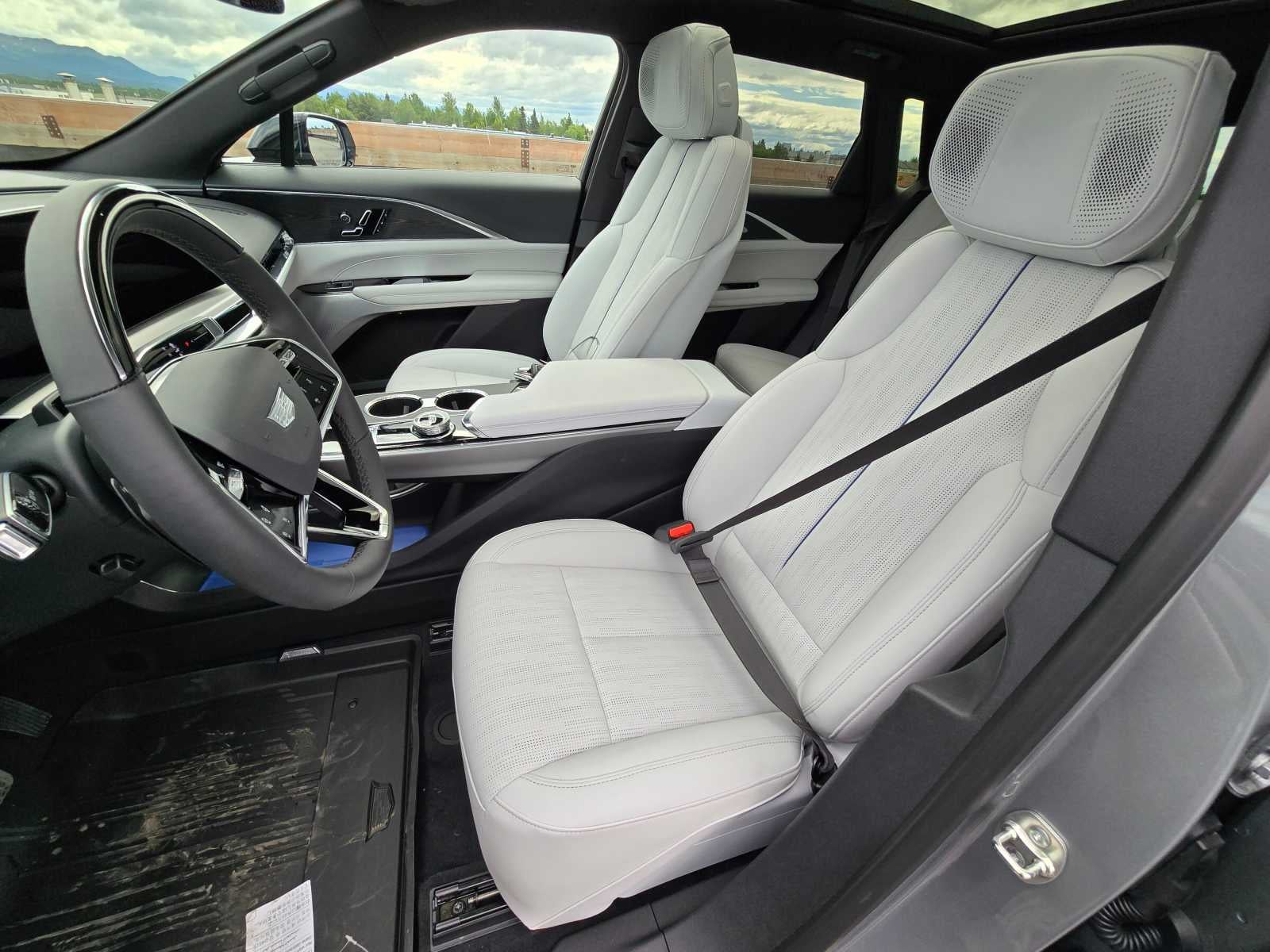 2024 Cadillac LYRIQ Sport 2