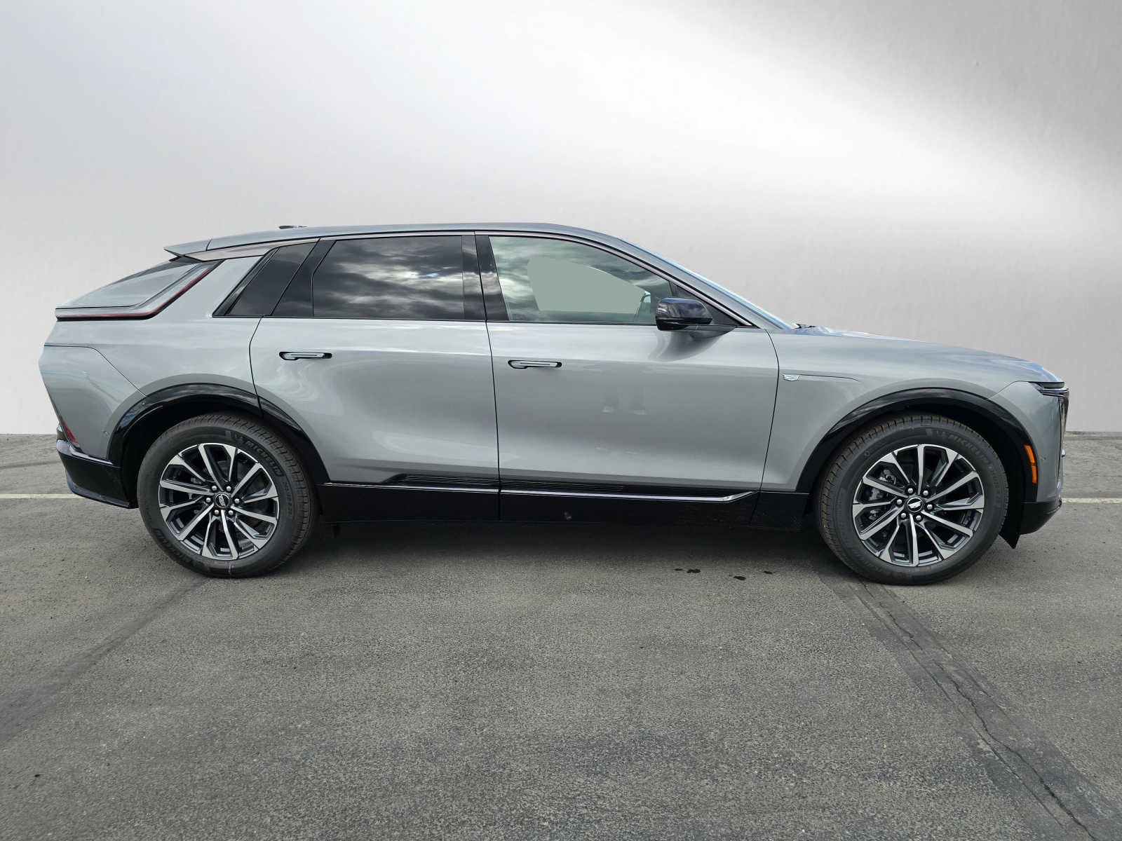 2024 Cadillac LYRIQ Sport 2