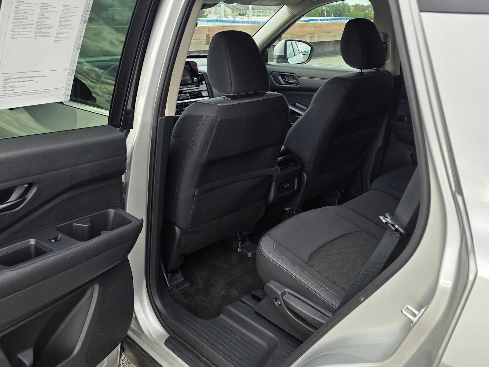 2025 Nissan Pathfinder SV